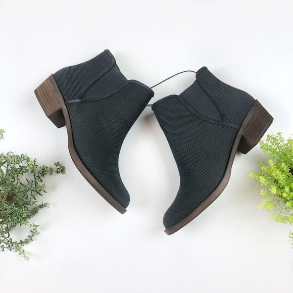 Kensie Gerona Dark Grey Suede Stacked Heel Bootie - Picture 1 of 9